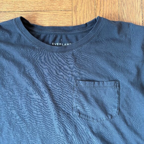 Everlane Long Sleeve Box-Cut Pocket Tee in Washed Black - Picture 3 of 3